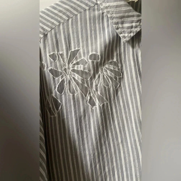 Anthropologie Mave Betty oversized Fit Button down short sleeve size XS-S - Picture 8 of 8